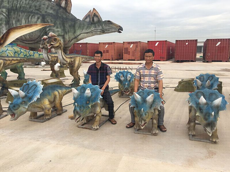 我们在泰国制作的仿真恐龙